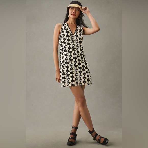 Anthropologie Dresses & Skirts - NWT Maeve by Anthropologie V-Neck Crochet Floral Shift Mini Dress XXS